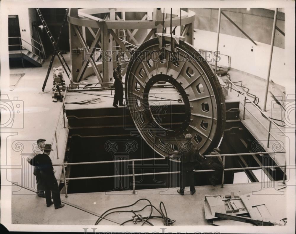 1940 Press Photo Assembly of largest telescope at Mount Palomar Observatory, - Historic Images