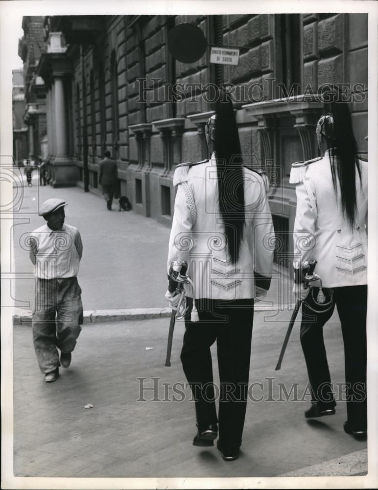 1956 Press Photo Corrazzieri, elite bodyguards of Italian Pres Giovanni Gronchi - Historic Images