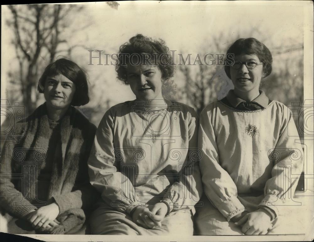 1925 Press Photo Miss Olga Jacobs and Friends, Vintage Housewives Portrait - Historic Images