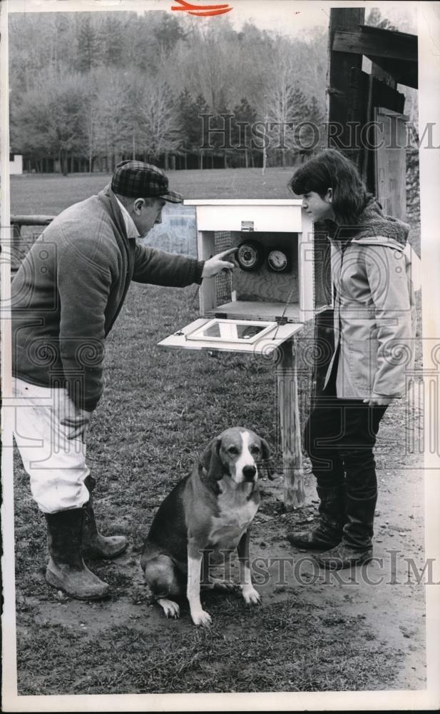 1965 Press Photo Spooker, YMCA Camp Hound With Jonas Klein Camp Manager - Historic Images