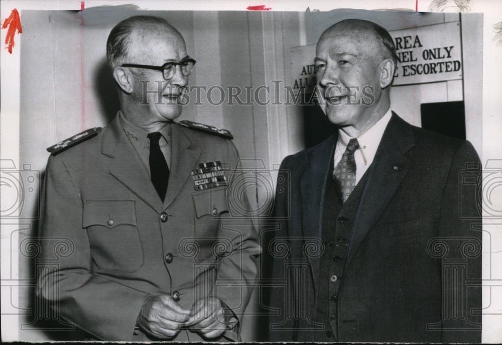 1955 Press Photo Robert B Carney Admiral, Charles S Thomas Arrive In Capitol - Historic Images