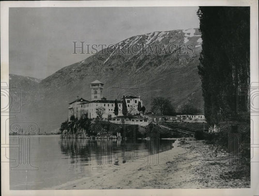 1947 Press Photo Pro-Communist Guerrillas Lakeside Base in Greece - Historic Images