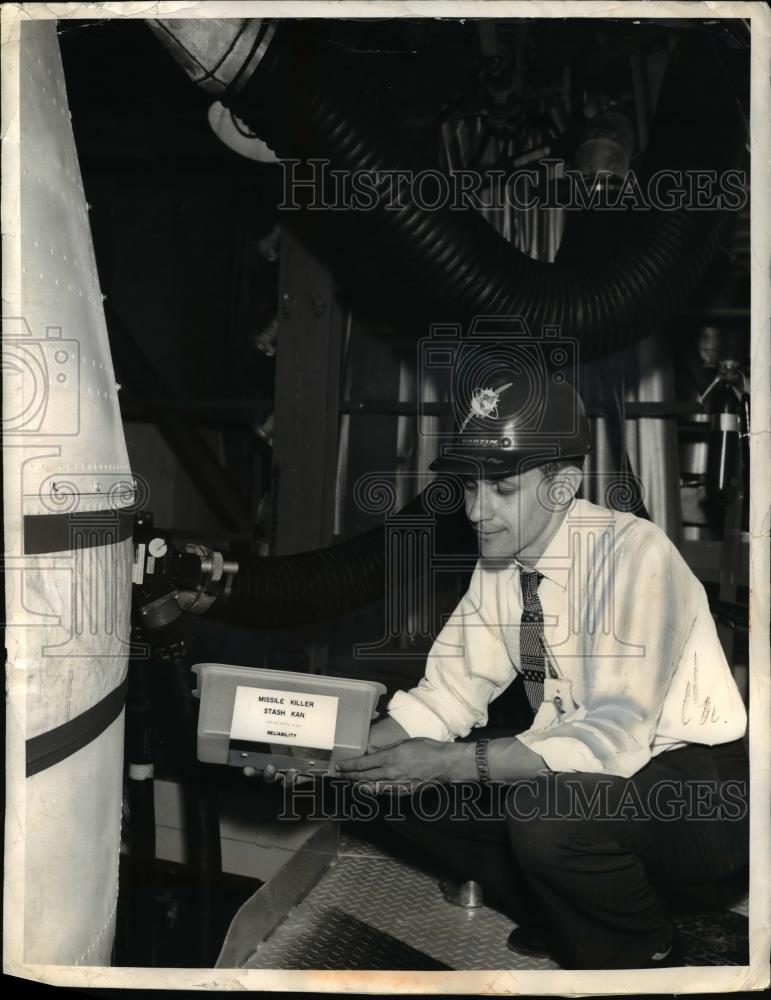 1959 Press Photo Robert F Balkendol Quality Engineer for Martin Comp. Cocoa Div. - Historic Images