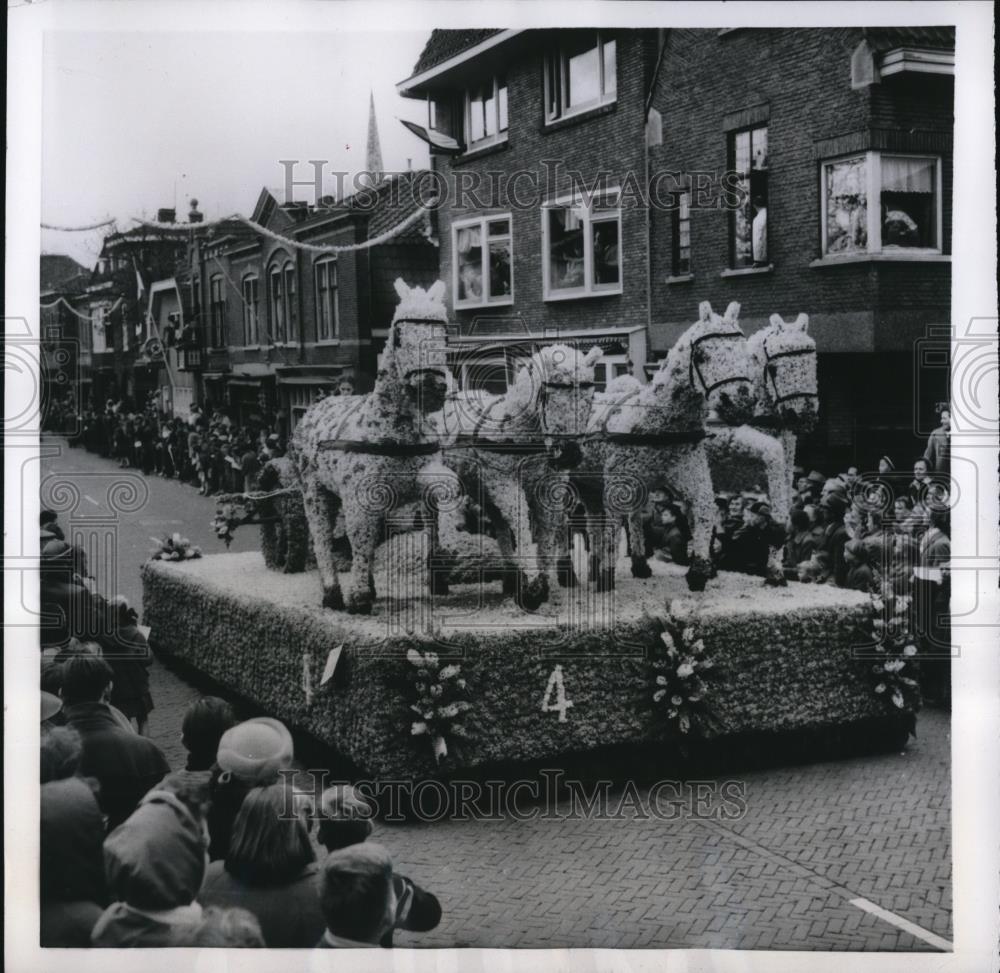 1957 Press Photo The Glory of Holland parade in Amsterdam, The Netherlands - Historic Images