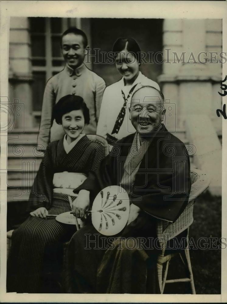 1928 Press Photo Vice Minister Mr. Katsuji Debuchi with his family - Historic Images