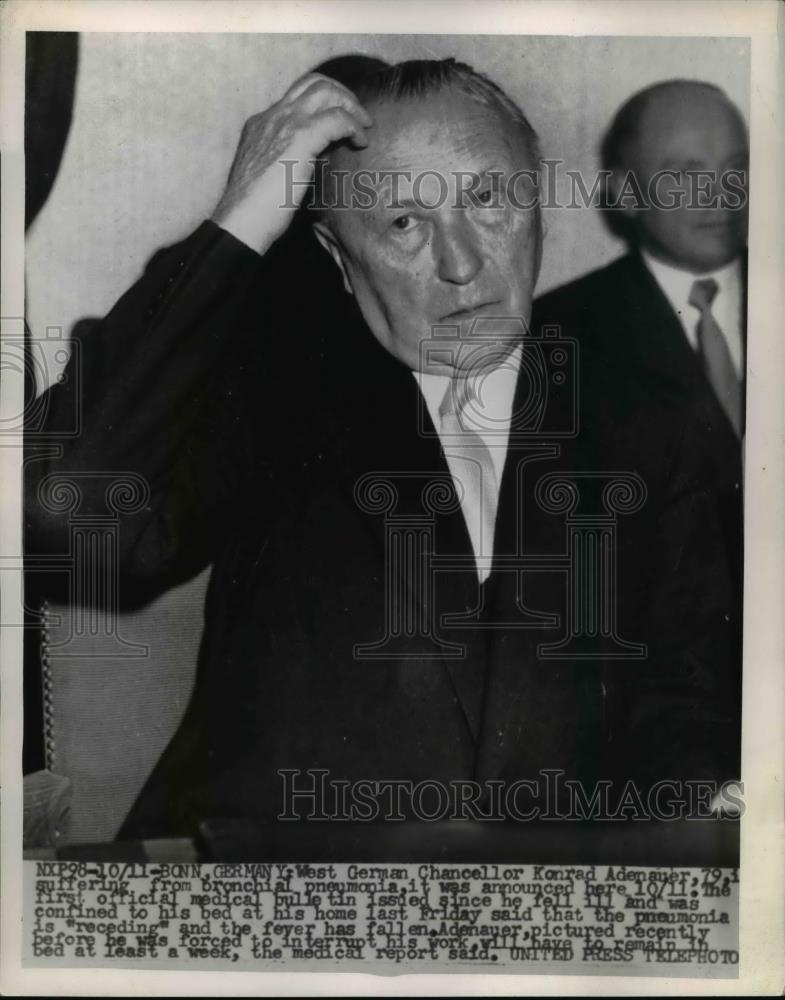 1955 Press Photo Bonn Germany West German Chanceller Konrad Adenauer is - Historic Images