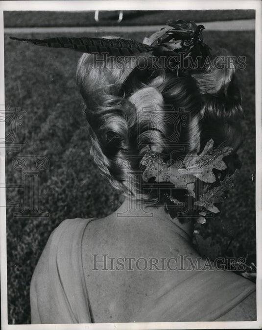 1956 Press Photo Mary Ann Fitzgerald's "Autumn Leaves" Hairstyle - Historic Images