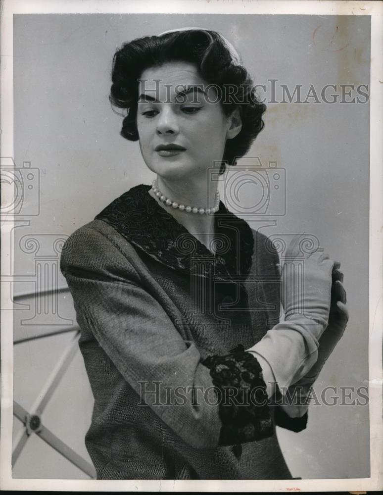 1954 Press Photo A delicate lace, associated with sheer and frilly - Historic Images