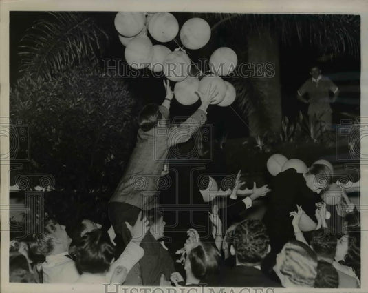 1937 Press Photo Balloons containing cash prize in the Pation in Palm Beach - Historic Images