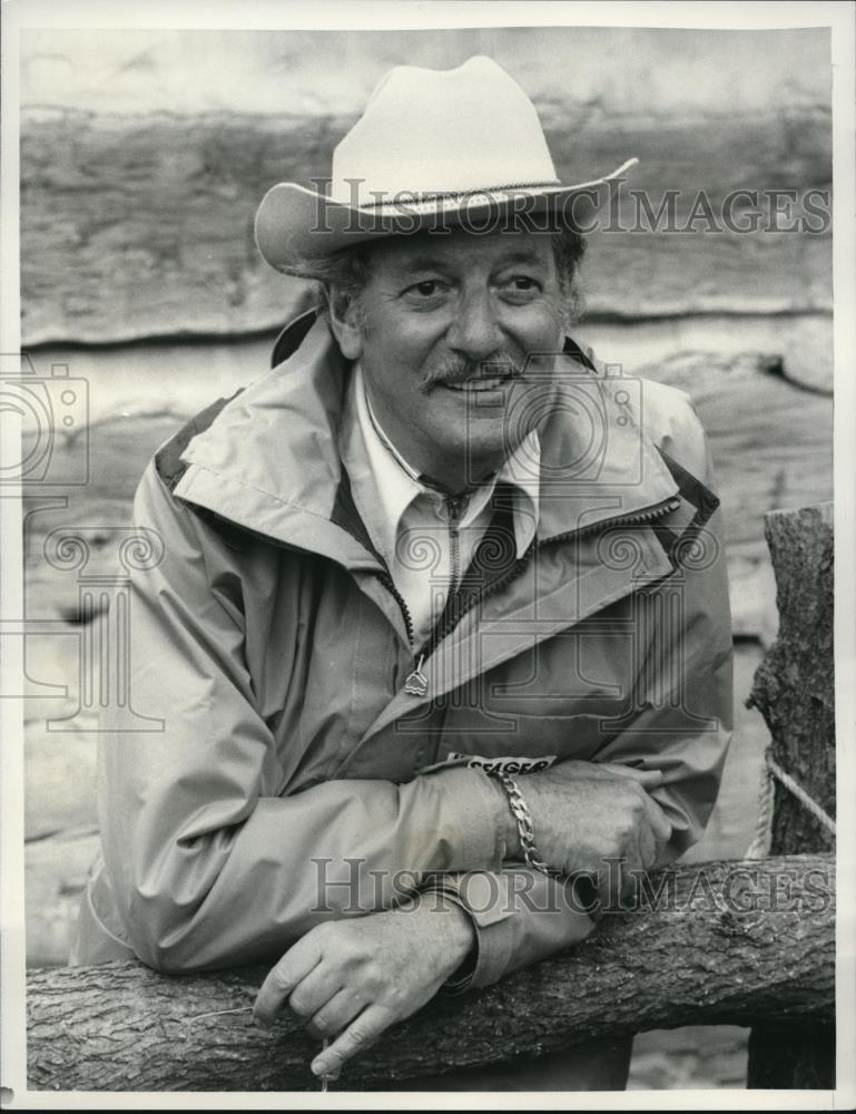 1983 Press Photo Hugh Benson Producer of The Blue and The Gray - cvp00846 - Historic Images