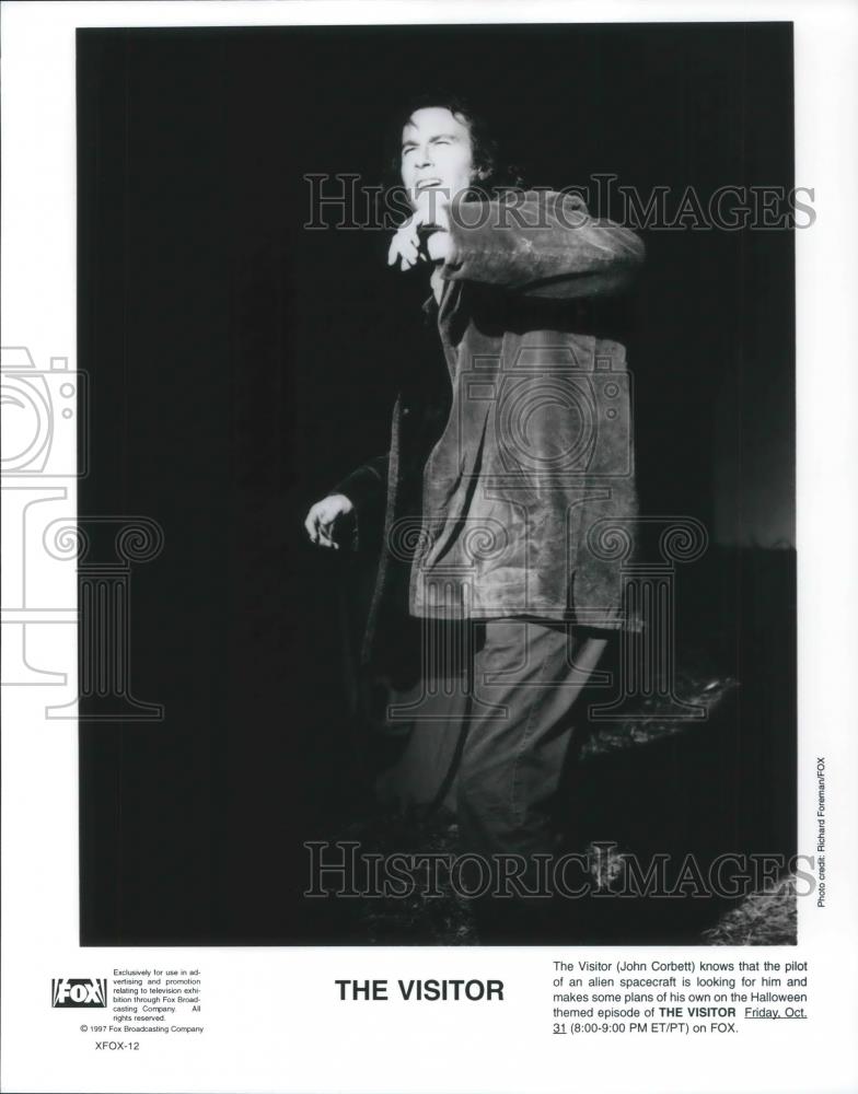 19987 Press Photo John Corbett in The Visitor - cvp10914 - Historic Images