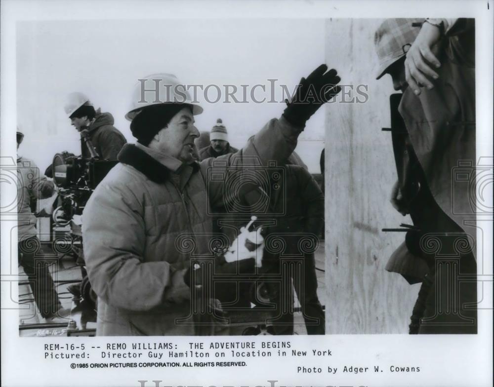 1986 Press Photo Guy Hamilton Director on set for Remo Williams Adventure Begins - Historic Images