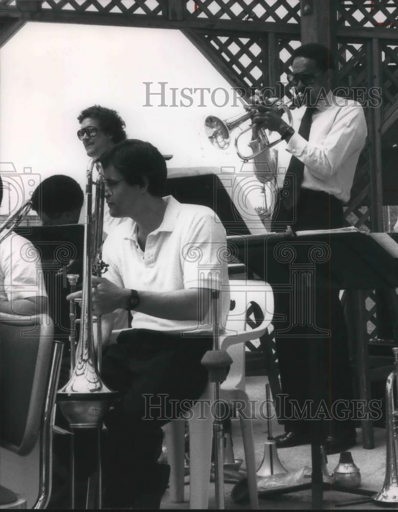 1993 Press Photo Kenny Davis Jazz Bassist Musician - cvp06298 - Historic Images