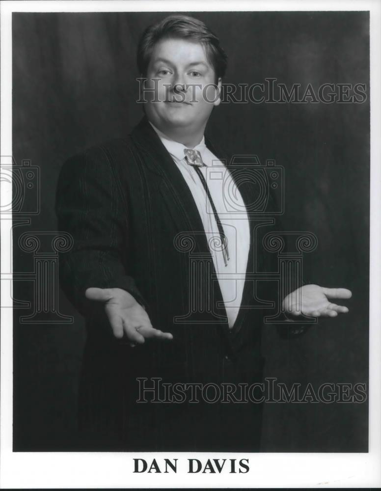 1994 Press Photo Dan Davis American Actor - cvp07496 - Historic Images