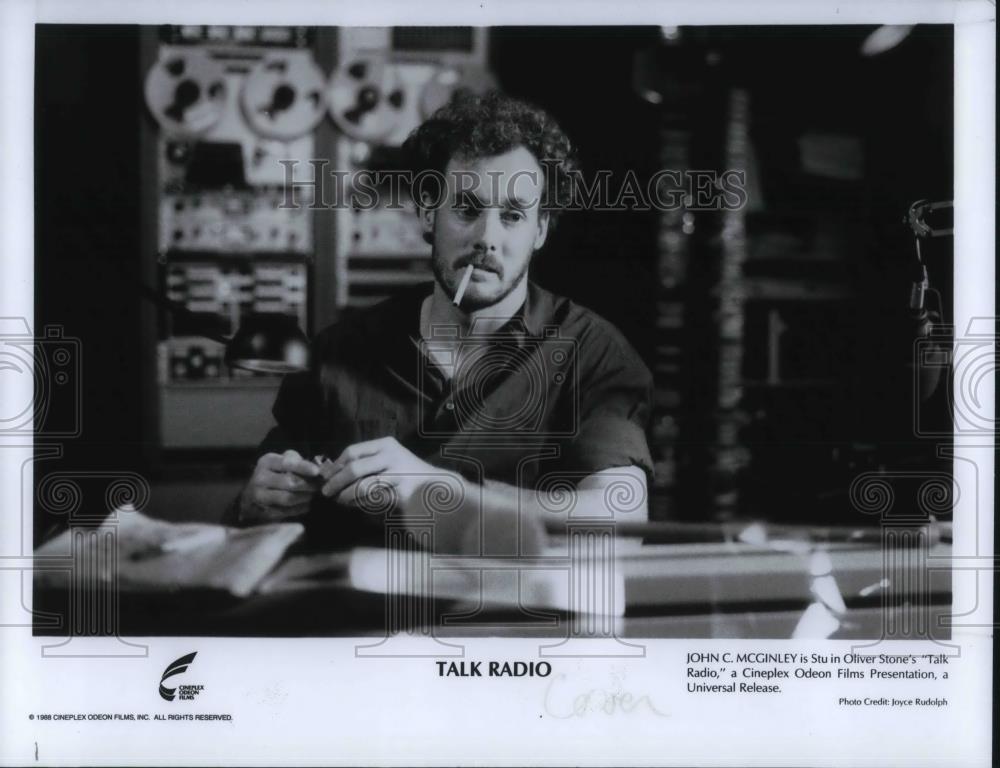 1988 Press Photo John C. McGinley as Stu in a scene from Talk Radio - cvp12340 - Historic Images