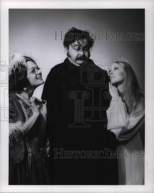 1971 Press Photo Ed Halas as Judge Karen Grayson as Princess - cvp16578 - Historic Images