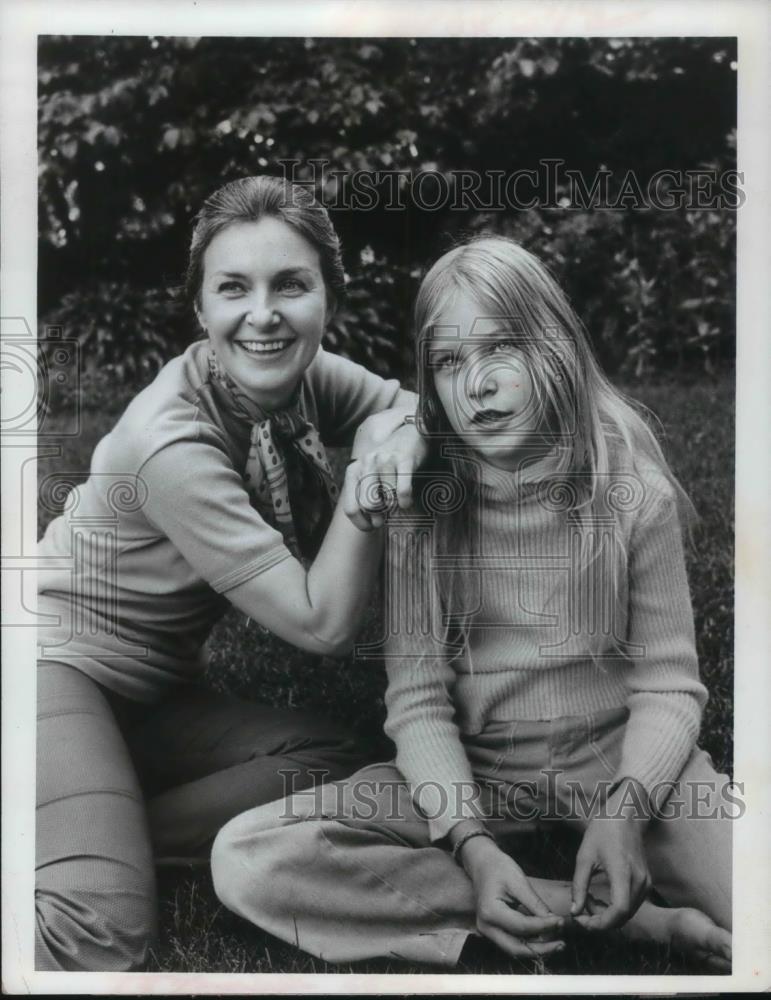 1971 Press Photo Joanne Woodward and Neil Newman Eagle and The Hawk - cvp18699 - Historic Images