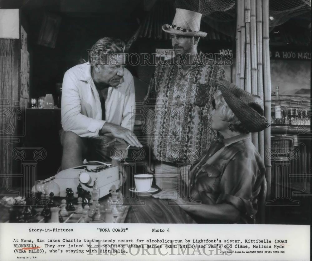 1970 Press Photo Richard Boone, Kent Smith &amp; Joan Blondell in Kona Coast - Historic Images