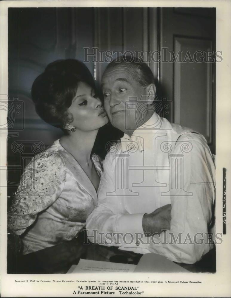 1960 Press Photo Sophia Loren and Maurice Chevalier in A Breath of Scandal - Historic Images