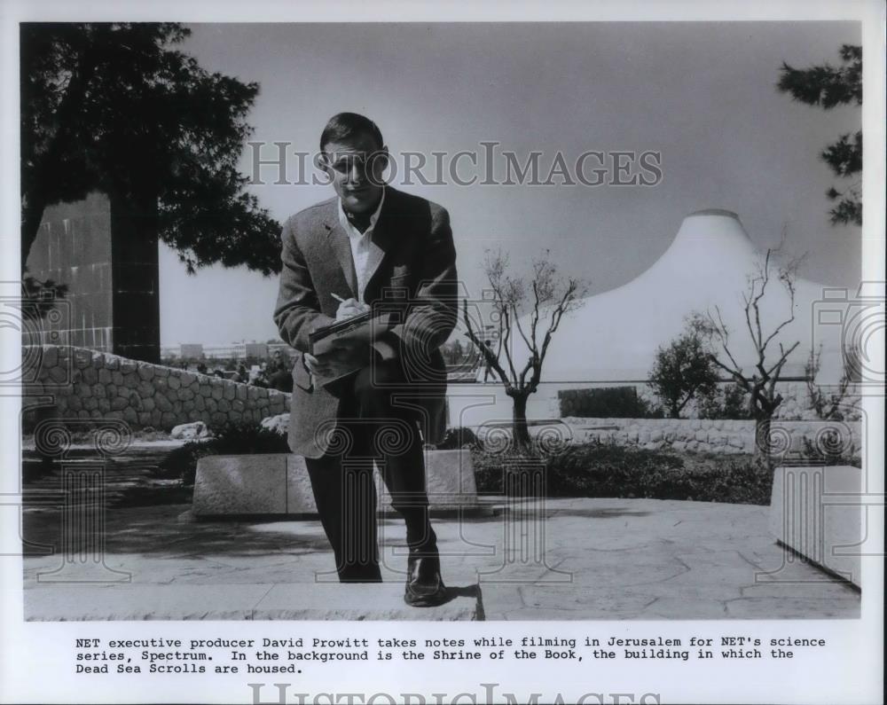 Press Photo Executive Producer David Prowitt Filming in Jerusalem - cvp19232 - Historic Images