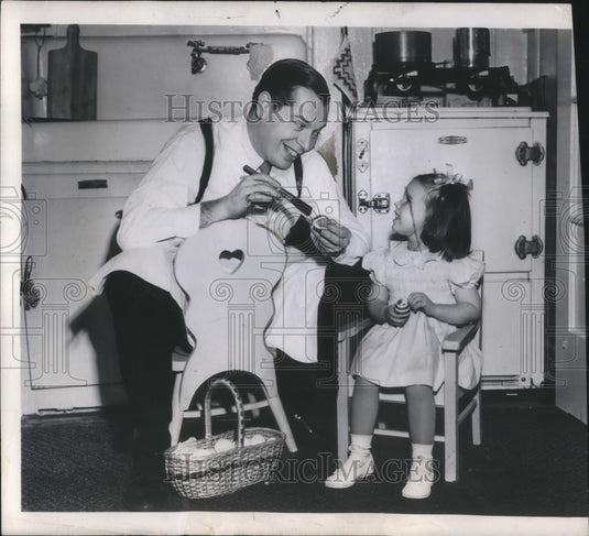 1948 Press Photo Milton Berle and daughter Vicki on The Milton Berle Show - Historic Images