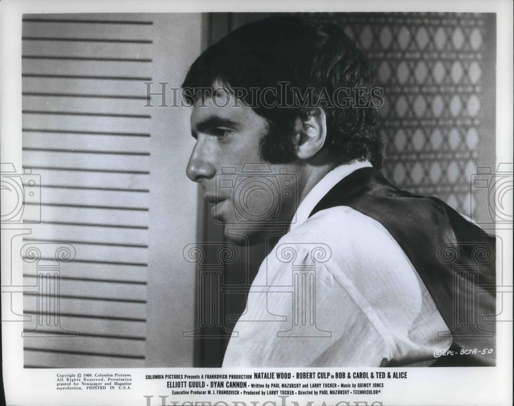 1969 Press Photo Elliott Gould stars in Bob & Carol & Ted & Alice - cvp13144 - Historic Images