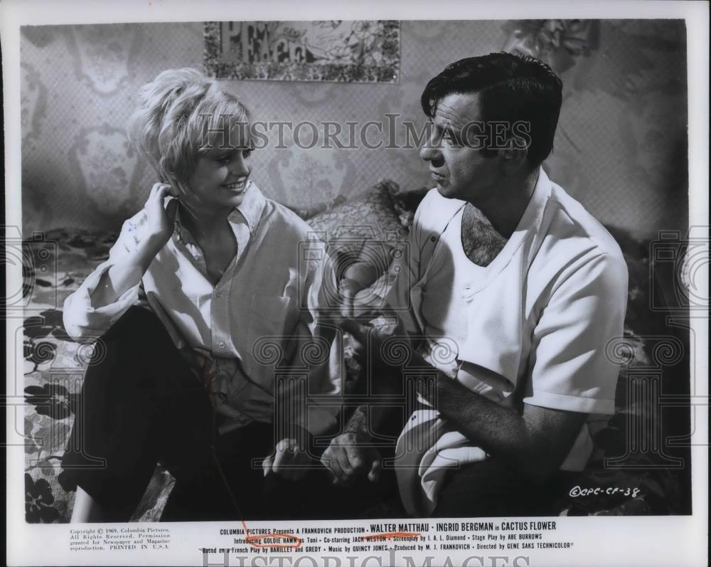 1970 Press Photo Goldie Hawn and Walter Matthau in Cactus Flower - Historic Images