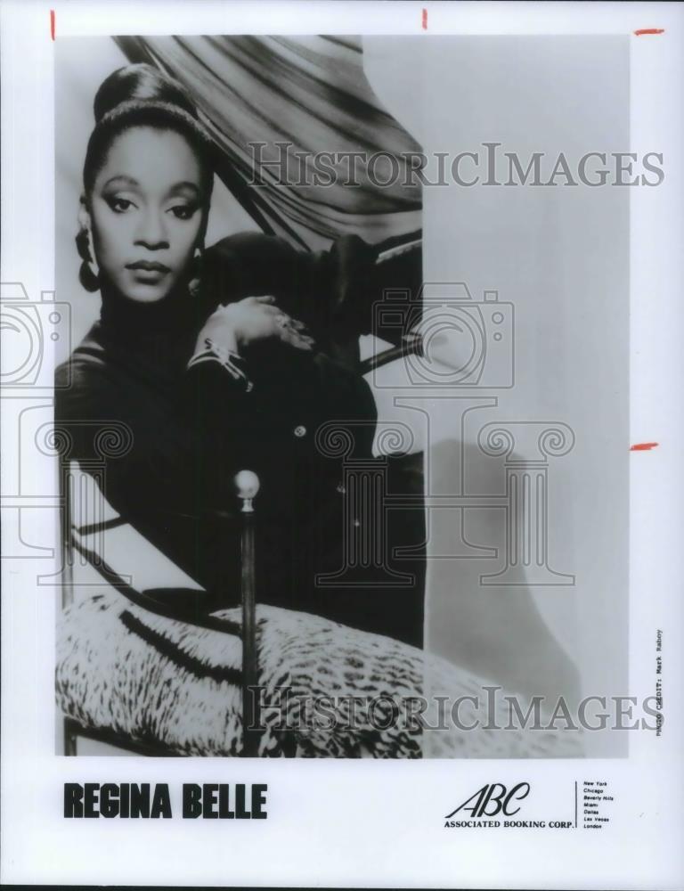 1992 Press Photo Regina Belle Gospel Jazz Singer Songwriter - cvp05302 - Historic Images