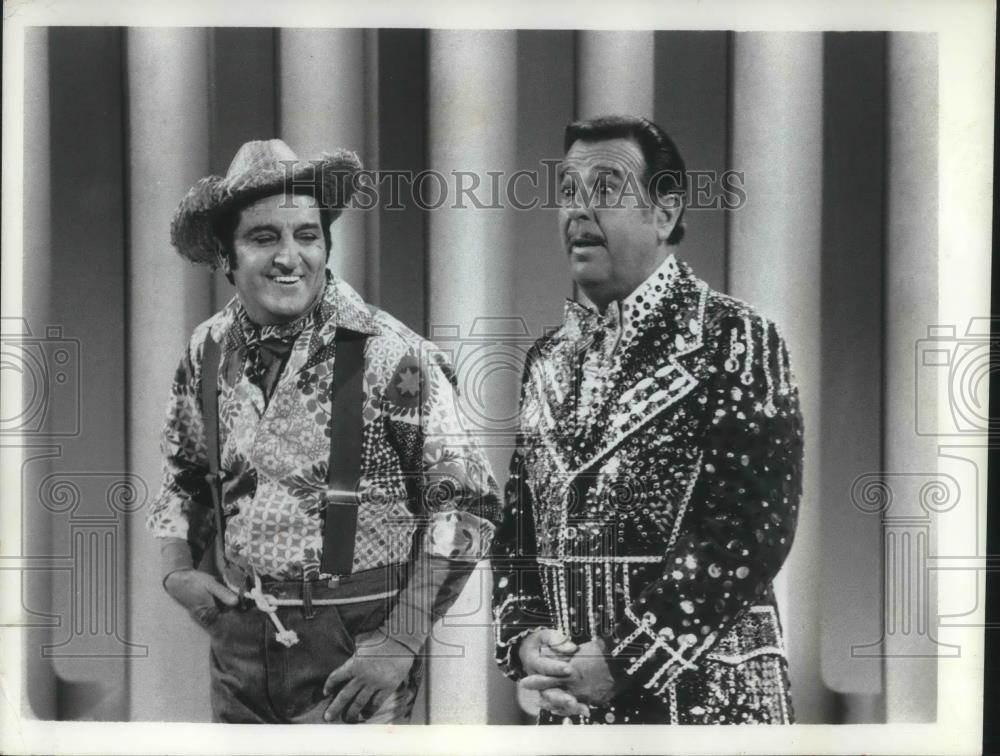 1971 Press Photo Danny Thomas and Tennessee Ernie Ford on City Versus Country - Historic Images