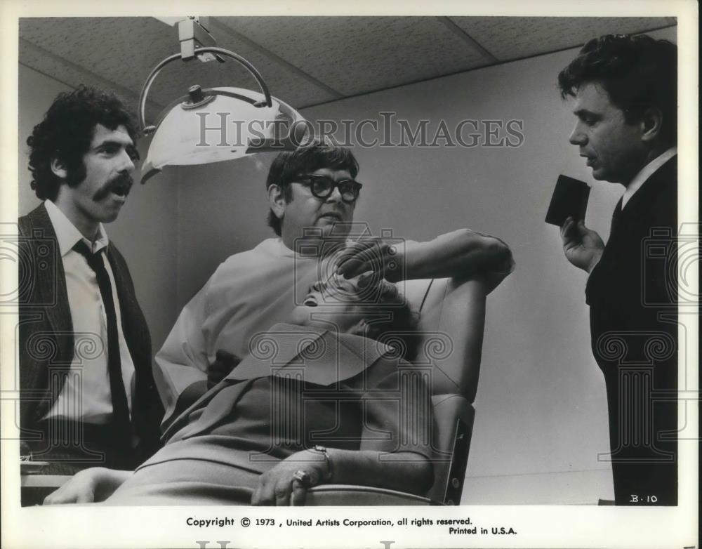 1974 Press Photo Elliott Gould stars in Busting - cvp13139 - Historic Images