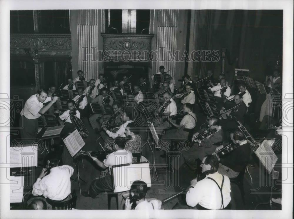 1954 Press Photo Theodore Bloomfield Conductor St. Cecilia Orchestra Rome Italy - Historic Images