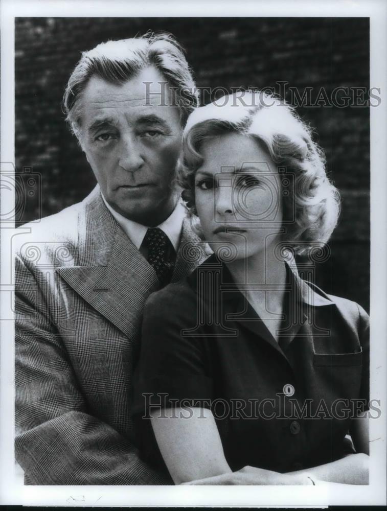 1979 Press Photo Robert Mitchum & Victoria Tennant in The Winds of War - Historic Images