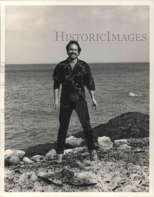 1985 Press Photo Alex Bevan Guitarist Singer Songwriter Radio Personality - 393 - Historic Images
