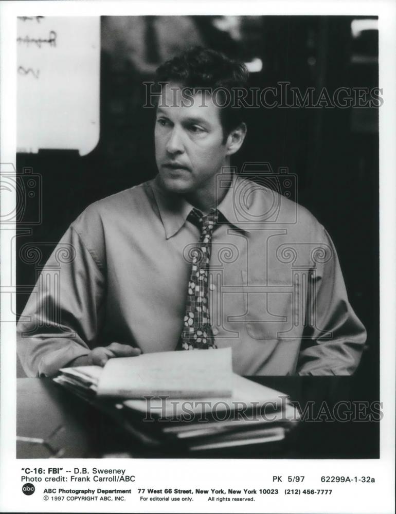 1997 Press Photo DB Sweeney in C-16: FBI - cvp09934 - Historic Images