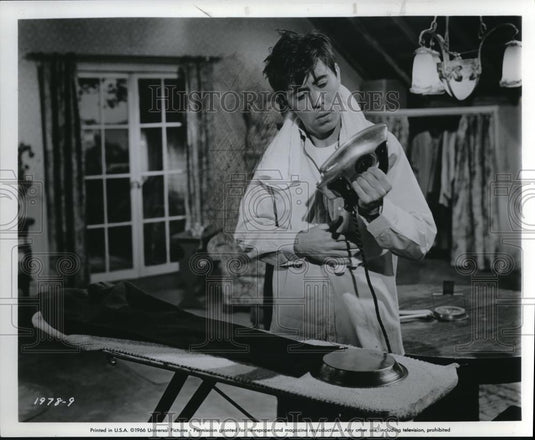1985 Press Photo Brian Bedford in The Pad (And How to Use It) - Historic Images