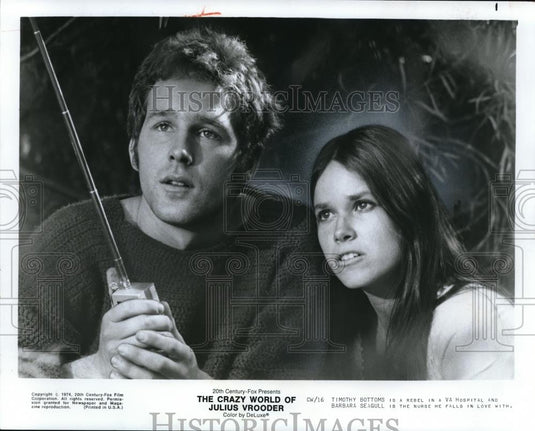 1975 Press Photo Timothy Bottoms Barbara Seagull Crazy World of Julius Vrooder - Historic Images