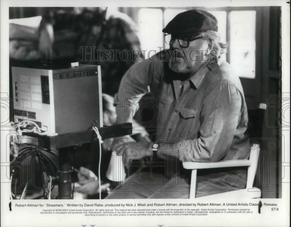 1984 Press Photo Robert Altman Director of Streamers - cvp15091 - Historic Images