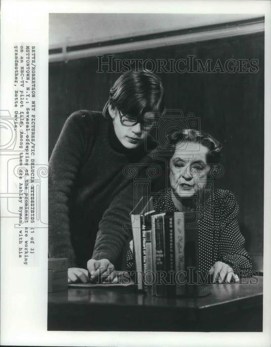 1981 Press Photo Bette Davis & Ashley Hyman - cvp04482 - Historic Images
