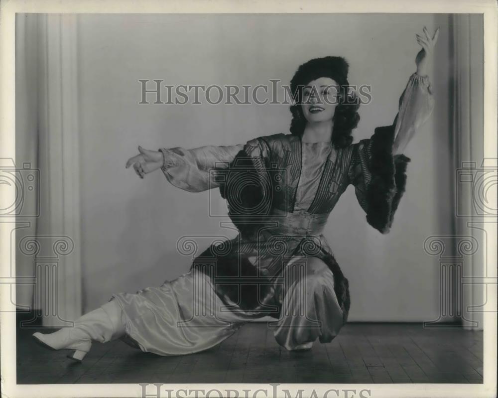 1947 Press Photo Katharina Bianca Prima Ballerina in La Triviata - cvp06739 - Historic Images