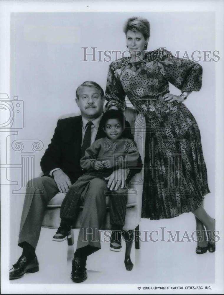 1986 Press Photo Alex Karras, Emmanuel Lewis &amp; Susan Clark in Webster - Historic Images