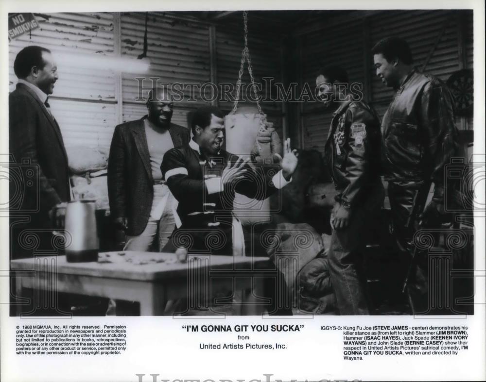1989 Press Photo Steve James, Jim Brown, Isaac Hayes in I'm Gonna Git You Sucka - Historic Images