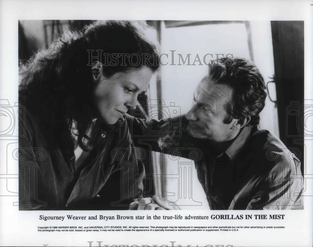 1989 Press Photo Sigourney Weaver &amp; Brian Brown in Gorillas in the Mist - Historic Images