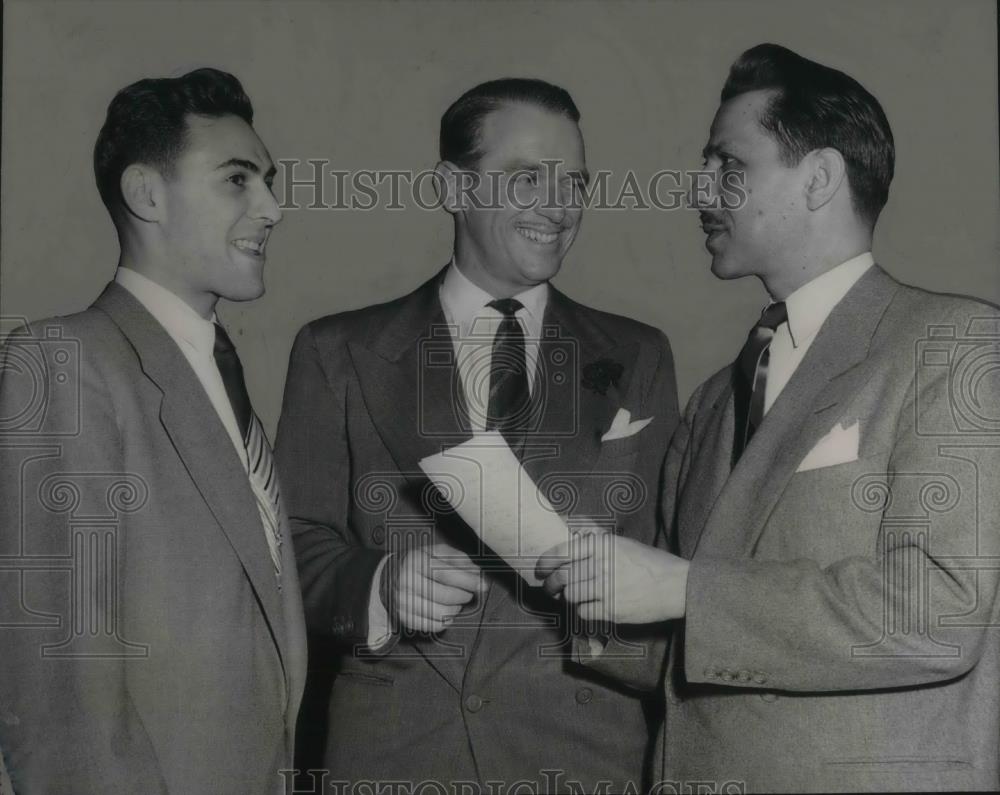 1949 Press Photo Douglas Fairbanks, Howard L. Senor, Dr. L. Witman - cvp15251 - Historic Images