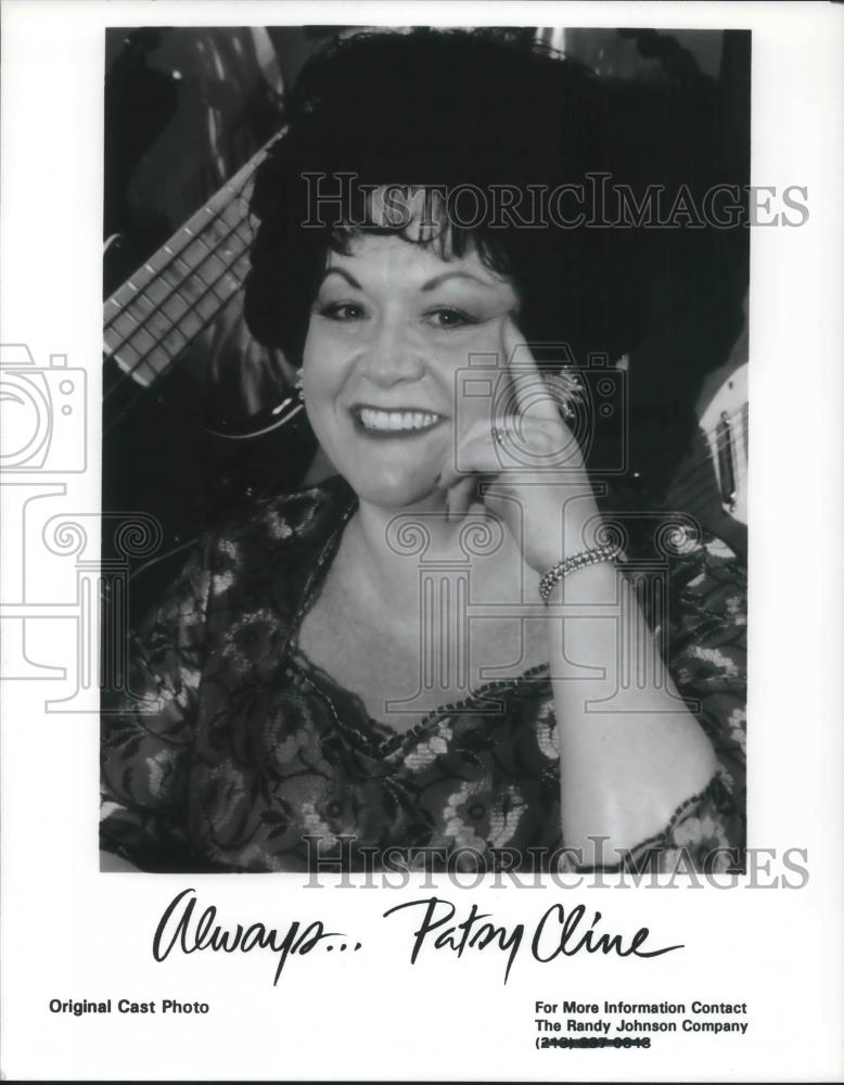 1995 Press Photo Kay Crowe in Always Patsy Cline - cvp01755 - Historic Images