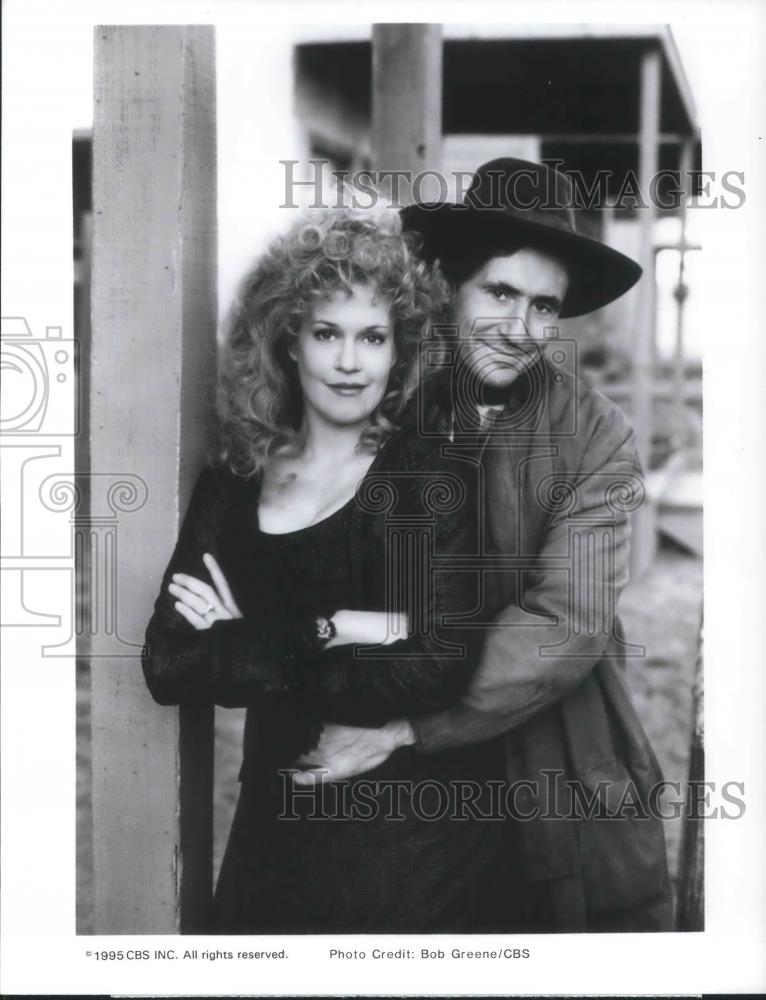 1995 Press Photo Melanie Griffith &amp; Gabriel Byrne in Buffaloe Girls - cvp09253 - Historic Images