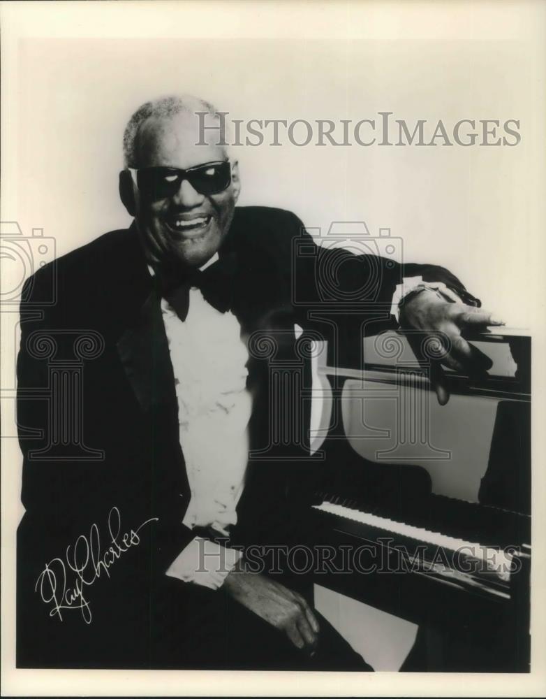 1982 Press Photo Ray Charles Blues Jazz Pianist Singer Songwriter - cvp05600 - Historic Images