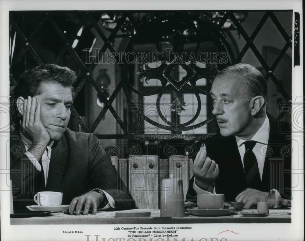 1967 Press Photo Alec Guinness & George Segal in The Quiller Memorandum - 79 - Historic Images