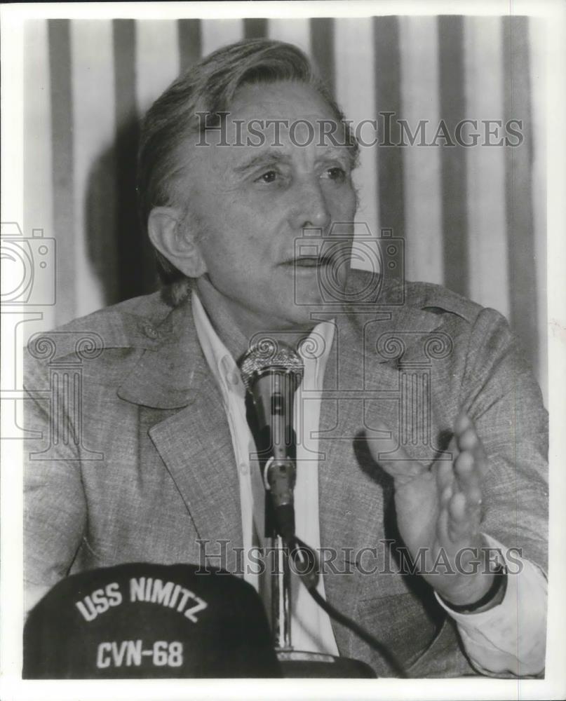 1980 Press Photo Kirk Douglas in The Final Countdown - cvp03878 - Historic Images