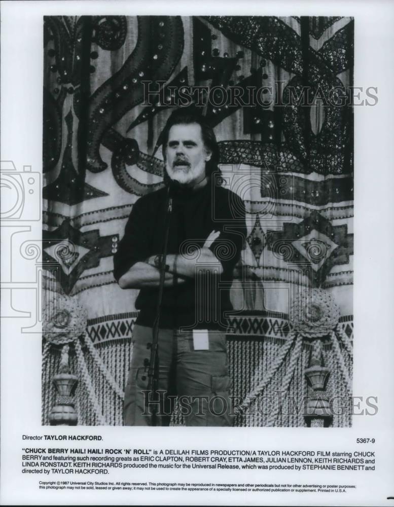 1987 Press Photo Taylor Hackford in Chuck Berry Hail! Hail! Rock &#39;N Roll - Historic Images