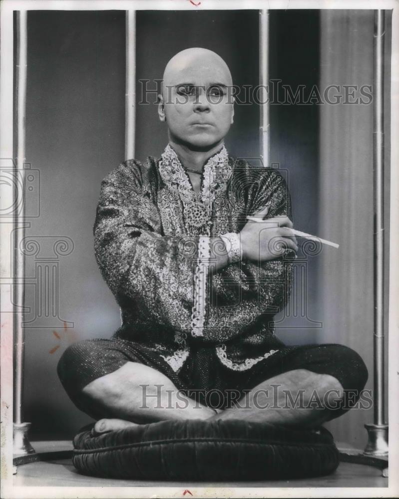 1957 Press Photo Jackie Cooper in The People's Choice - cvp02345 - Historic Images